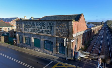 article-holmans-front