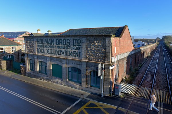 article-holmans-front