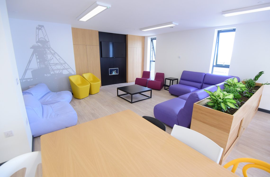 accommodation-options-gallery-common-room