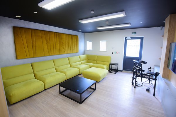 help-advice-hero-quiet-room