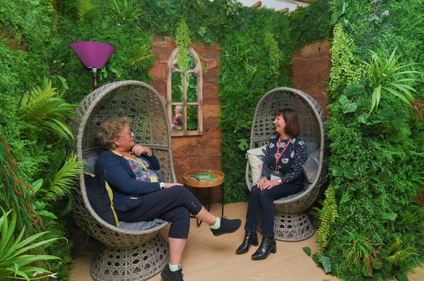 conversation-hero-jungle