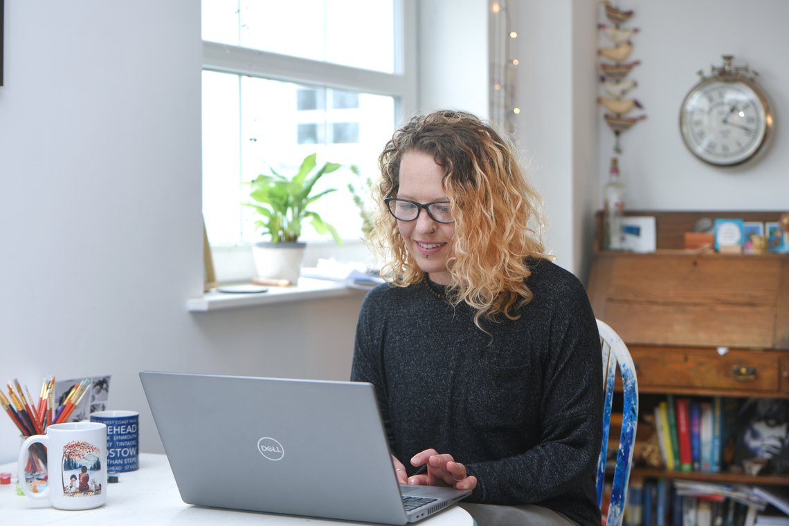 financial-support-gallery-laptop