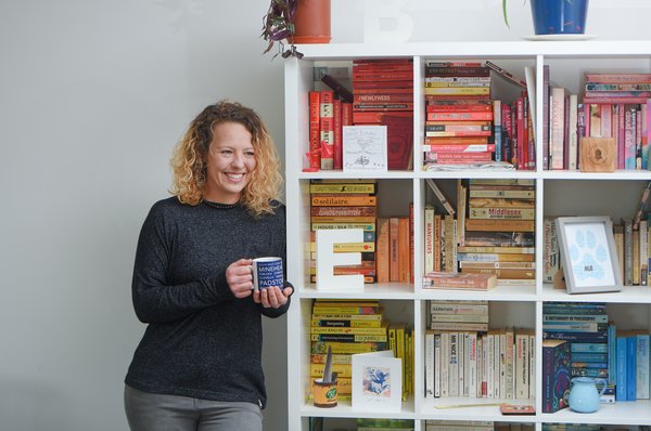 rental-customers-hero-bookcase