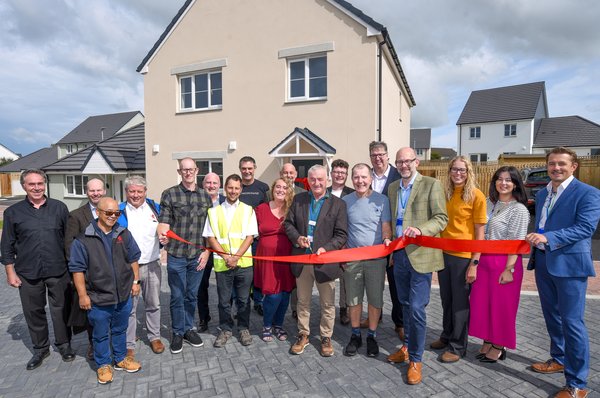 article-Goonhavern-ribbon-cutting