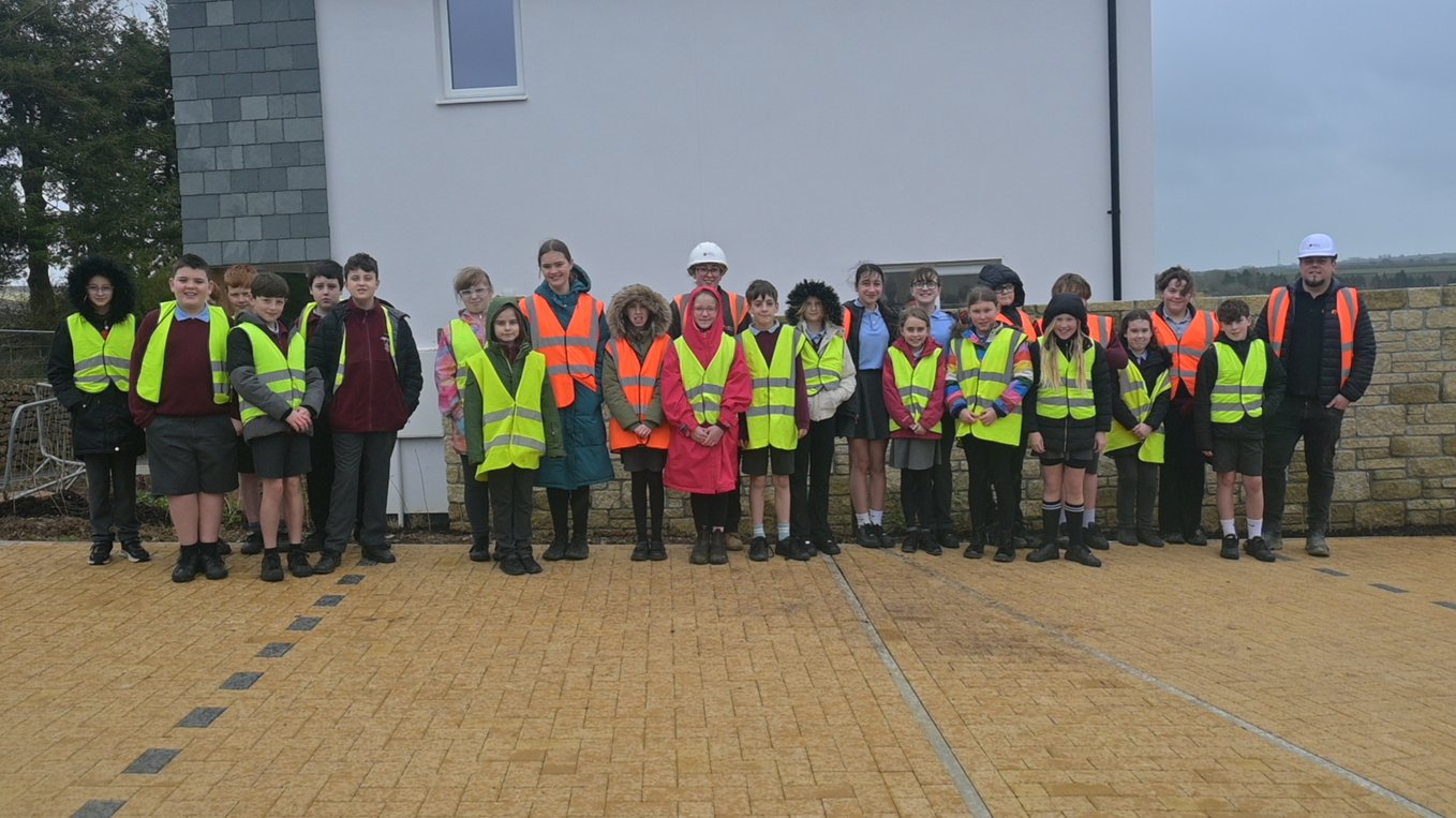 Dobwalls School children with Jordan and Jess of EBC